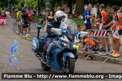 Yamaha FJR 1300 II serie
Polizia di Stato
Polizia Stradale
Allestimento Elevox
POLIZIA G3103
in scorta al Giro d'Italia 2021
Moto "Gialla"
Parole chiave: Yamaha FJR_1300_IIserie POLIZIAG3103 Giro_D_Italia_2021