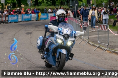 Yamaha FJR 1300 II serie
Polizia di Stato
Polizia Stradale
Allestimento Elevox
POLIZIA G3106
in scorta al Giro d'Italia 2021
Moto "7"
Parole chiave: Yamaha FJR_1300_IIserie POLIZIAG3106 Giro_D_Italia_2021