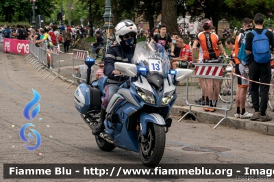 Yamaha FJR 1300 II serie
Polizia di Stato
Polizia Stradale
Allestimento Elevox
POLIZIA G3150
in scorta al Giro d'Italia 2021
Moto "13"
Parole chiave: Yamaha FJR_1300_IIserie POLIZIAG3150 Giro_D_Italia_2021