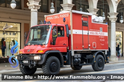 Mercedes-Bens Unimog U500
Vigili del Fuoco
Direzione Regionale per il Piemonte
Servizio Telecomunicazioni
VF24616
Parole chiave: Mercedes-Benz Unimog_U500 VF24616 Santa_Barbara_2021