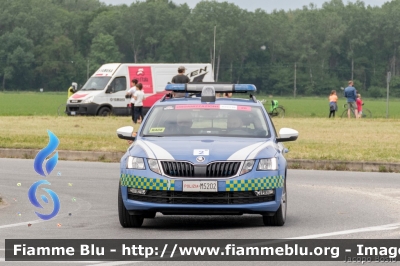 Skoda Octavia Wagon V serie
Polizia di Stato
Polizia Stradale
Allestimento Focaccia
Decorazione Grafica Artlantis
POLIZIA M5202
in scorta al Giro d'Italia 2021
Vettura "2"
Parole chiave: Skoda Octavia_Wagon_Vserie POLIZIAM5202 Giro_D_Italia_2021