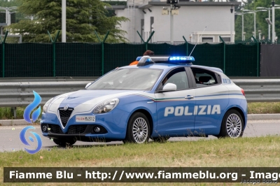 Alfa Romeo Nuova Giulietta restyle
Polizia di Stato
Allestimento NCT Nuova Carrozzeria Torinese
Decorazione Grafica Artlantis
POLIZIA M4312
Parole chiave: Alfa_Romeo Nuova_Giulietta_restyle POLIZIAM4312