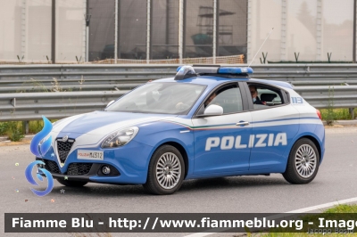 Alfa Romeo Nuova Giulietta restyle
Polizia di Stato
Allestimento NCT Nuova Carrozzeria Torinese
Decorazione Grafica Artlantis
POLIZIA M4312
Parole chiave: Alfa_Romeo Nuova_Giulietta_restyle POLIZIAM4312