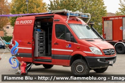 Mercedes-Benz Sprinter 4x4 III serie
Vigili del Fuoco
Comando Provinciale di Torino
Nucleo Speleo Alpino Fluviale
AutoFurgone allestimento Baggio&DeSordi con trazione integrale Iglhaut
VF 26519
Parole chiave: Mercedes-Benz Sprinter_4x4_IIIserie VF26519