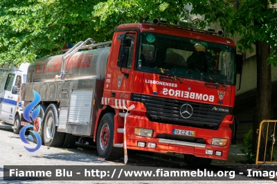 Mercedes-Benz Actros 2535
Portugal - Portogallo
Bombeiros Voluntários de Lisboa
Veículo Tanque Tático Urbano
Parole chiave: Mercedes-Benz Actros_2535