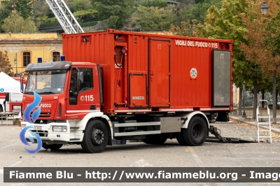 Iveco EuroCargo 180E28 II Serie
Vigili del Fuoco
Comando Provinciale di Torino
Nucleo NBCR
Allestimento Iveco-Magirus
VF 23714
Parole chiave: Iveco EuroCargo_180E28_II_Serie VF23714 