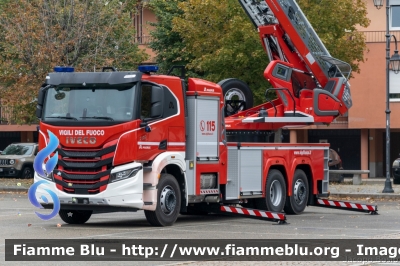 Iveco S-Way AT260S42
Vigili del Fuoco
AutoScala M42L da 42 metri allestimento Magirus
Parole chiave: Iveco S-Way_AT260S42