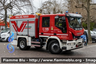 Iveco EuroCargo 120E25 IV serie
Vigili del Fuoco
Comndo Provinciale di Verbania
Distaccamento Volontario di Villadossola 
AutoPompaSerbatoio allestimento Iveco-Magirus
VF 32225
Parole chiave: Iveco EuroCargo_120E25_IVserie VF32225