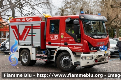 Iveco EuroCargo 120E25 IV serie
Vigili del Fuoco
Comndo Provinciale di Verbania
Distaccamento Volontario di Stresa
AutoPompaSerbatoio allestimento Iveco-Magirus
VF 32222
Parole chiave: Iveco EuroCargo_120E25_IVserie VF32222