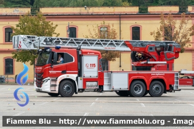 Iveco S-Way AT260S42
Vigili del Fuoco
AutoScala M42L da 42 metri allestimento Magirus
Parole chiave: Iveco S-Way_AT260S42