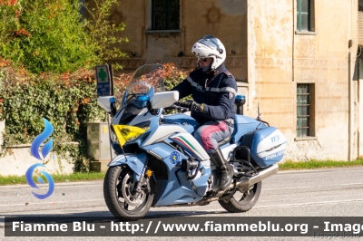 Yamaha FJR 1300 II serie
Polizia di Stato
Polizia Stradale
Allestimento Elevox
POLIZIA G3098
in scorta al Giro d'Italia 2020
Moto "Gialla"
Parole chiave: Yamaha FJR_1300_IIserie POLIZIAG3098 Giro_D_Italia_2020