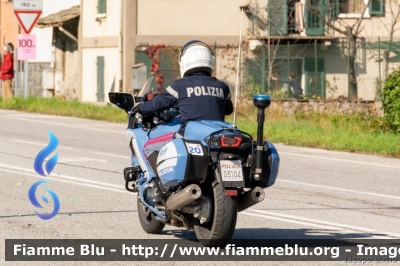 Yamaha FJR 1300 II serie
Polizia di Stato
Polizia Stradale
Allestimento Elevox
POLIZIA G3104
in scorta al Giro d'Italia 2020
Moto 20
Parole chiave: Yamaha FJR_1300_IIserie POLIZIAG3104 Giro_D_Italia_2020