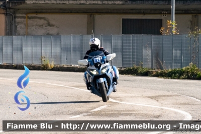 Yamaha FJR 1300 II serie
Polizia di Stato
Polizia Stradale
Allestimento Elevox
POLIZIA G3103
in scorta al Giro d'Italia 2020
Moto 27
Parole chiave: Yamaha FJR_1300_IIserie POLIZIAG3103 Giro_D_Italia_2020