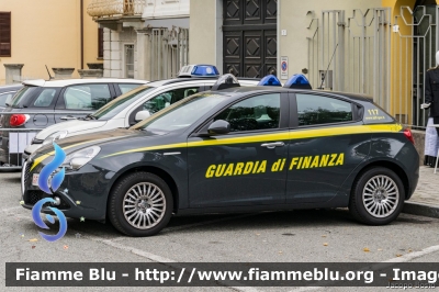 Alfa-Romeo Nuova Giulietta
Guardia di Finanza
Allestita NCT Nuova Carrozzeria Torinese
Decorazione Grafica Artlantis
GdiF 234 BN
Parole chiave: Alfa-Romeo Nuova_Giulietta GdiF234BN