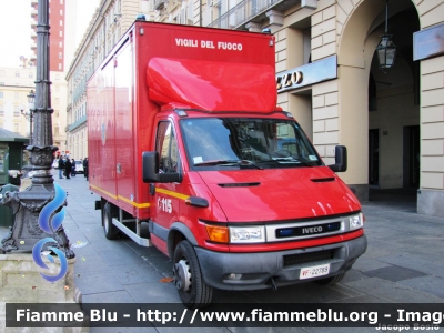 Iveco Daily III serie
Vigili del Fuoco
Comando Provinciale di Torino
Nucleo NBCR
Variante di lampeggianti
VF 22798
Parole chiave: Iveco Daily_IIIserie VF22798 Santa_Barbara_VVF_2012