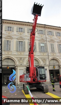 New Holland E215B
Vigili del Fuoco 
Comando Provinciale di Torino
Parole chiave: New-Holland E215B