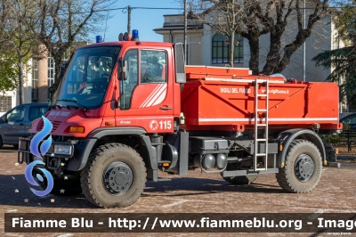 Mercedes-Benz Unimog U500
Vigili del Fuoco
Comando Provinciale di Cuneo
VF 24616
Ex Stazione Satellitare Mobile
Parole chiave: Mercedes-Benz Unimog_U500 VF24616