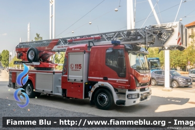 Iveco EuroCargo 160E32 IV serie
Vigili del Fuoco
Autoscala articolata M32L-AS 32 metri
Allestimento Magirus
Parole chiave: Iveco EuroCargo 160E32_IVserie M32L-AS