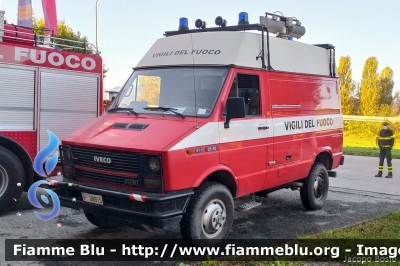 Iveco Daily 35.10 I serie 4x4
Vigili del Fuoco
Comando Provinciale di Torino
Distaccamento Volontario di Riva presso Chieri
Polisoccorso
VF 20915
Parole chiave: Iveco Daily_35.10_Iserie_4x4 VF20915