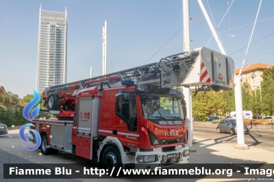 Iveco EuroCargo 160E32 IV serie
Vigili del Fuoco
Autoscala articolata M32L-AS 32 metri
Allestimento Magirus
Parole chiave: Iveco EuroCargo 160E32_IVserie M32L-AS