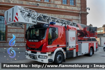 Iveco EuroCargo 160E32 IV serie
Vigili del Fuoco
Autoscala articolata M32L-AS 32 metri
Allestimento Magirus
Parole chiave: Iveco EuroCargo 160E32_IVserie M32L-AS