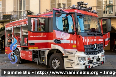 Mercedes-Benz Arocs 1832
Vigili del Fuoco
Comando Provinciale di Cuneo
Bimodale (strada-rotaia)
Allestimento BAI
VF 30907
Parole chiave: Mercedes-Benz Arocs_1832 VF30907 Santa_Barbara_2023