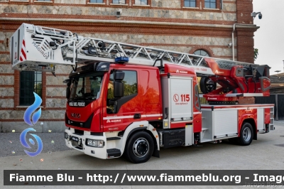 Iveco EuroCargo 160E32 IV serie
Vigili del Fuoco
Autoscala articolata M32L-AS 32 metri
Allestimento Magirus
Parole chiave: Iveco EuroCargo 160E32_IVserie M32L-AS