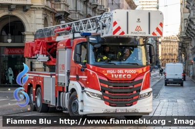 Iveco S-Way AT260S42
Vigili del Fuoco
AutoScala articolata M42L-AS da 42 metri
Allestimento Magirus
Comando di Torino
VF 32922
Parole chiave: Iveco S-Way_AT260S42 VF32922 Santa_Barbara_2023