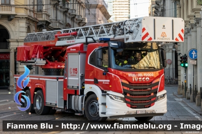 Iveco S-Way AT260S42
Vigili del Fuoco
AutoScala articolata M42L-AS da 42 metri
Allestimento Magirus
Comando di Torino
VF 32922
Parole chiave: Iveco S-Way_AT260S42 VF32922 Santa_Barbara_2023