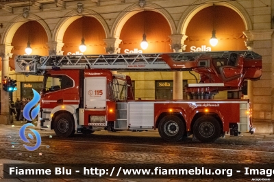 Iveco S-Way AT260S42
Vigili del Fuoco
AutoScala articolata M42L-AS da 42 metri
Allestimento Magirus
Comando di Torino
VF 32922
Parole chiave: Iveco S-Way_AT260S42 VF32922 Santa_Barbara_2023