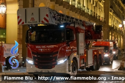 Iveco S-Way AT260S42
Vigili del Fuoco
AutoScala articolata M42L-AS da 42 metri
Allestimento Magirus
Comando di Torino
VF 32922
Parole chiave: Iveco S-Way_AT260S42 VF32922 Santa_Barbara_2023