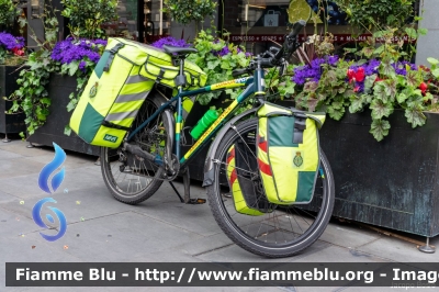 Bicicletta
Great Britain - Gran Bretagna
London Ambulance
Cycle Responder Team
Parole chiave: Bicicletta