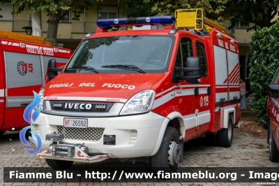 Iveco Daily IV serie restyle
Vigili del Fuoco
Comando Provinciale di Torino
Distaccamento Volontario di Grugliasco
Polisoccorso Allestimento Iveco-Magirus Falcon
VF 26592
Parole chiave: Iveco Daily_IVserie_restyle VF26592