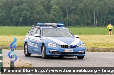 Bmw 318 Touring F31 III serie restyle
Polizia di Stato
Polizia Stradale
Allestimento Focaccia
Decorazione Grafica Artlantis
POLIZIA M3653
Parole chiave: Bmw 318_Touring_F31_IIIserie_restyle Giro_D_Italia_2021 POLIZIAM3653