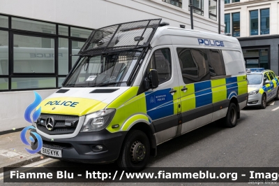 Mercedes-Benz Sprinter III serie restyle
Great Britain - Gran Bretagna
London Metropolitan Police
Parole chiave: Mercedes-Benz Sprinter_IIIserie_restyle