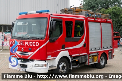 Renault Midlum 210
Vigili del Fuoco
Comando Provinciale di Torino
Distaccamento volontario di Nole (TO)
Autopompa Serbatoio allestimento Camiva
Ricondizionata
VF 33546
Parole chiave: Renault Midlum_210 VF33546