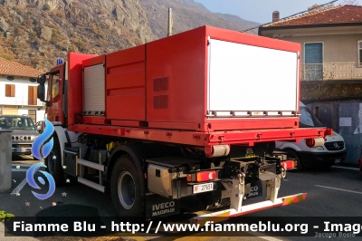 Iveco EuroCargo 150E30 4x4 III serie
Vigili del Fuoco
Comando Provinciale di Torino
Autocarro Scarrabile Allestimento Magirus-Molinari
VF27651

Qui fotografato a Caprie durante l'emergenza incendi boschivi ottobre/novembre 2017 in Piemonte.
Parole chiave: Iveco EuroCargo_150E30_4x4_III_serie VF27651