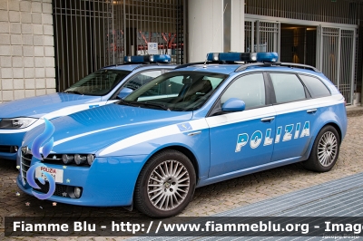 Alfa Romeo 159 Sportwagon Q4
Polizia di Stato
Polizia Stradale
POLIZIA F9301
Parole chiave: Alfa-Romeo 159_Sportwagon_Q4 POLIZIAF9301