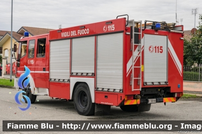 Iveco EuroFire 150E27 I serie
Vigili del Fuoco
Comando Provinciale di Torino
Autopompaserbatoio allestimento
Iveco-Magirus
Ricondizionata Fortini
VF 18195
Parole chiave: Iveco EuroFire_150E27_Iserie VF18195