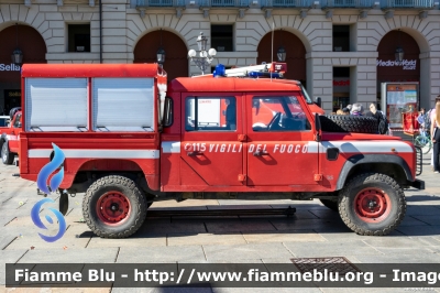 Land Rover Defender 130 
Vigili del Fuoco
Comando Provinciale di Torino
Distaccamento Volontario di Volpiano
VF 19323
Parole chiave: Land-Rover Defender_130 VF19323