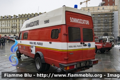 Iveco Daily II Serie
Vigili del Fuoco
Comando Provinciale di Torino
Nucleo Sommozzatori
VF 19925
Santa Barbara 2017 Torino
Parole chiave: Iveco Daily_IISerie VF19925 Santa_Barbara_2017