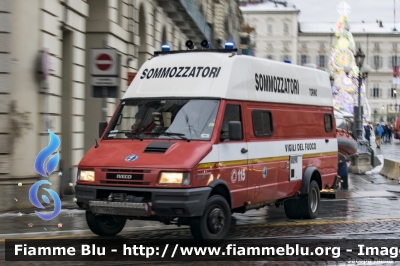 Iveco Daily II Serie
Vigili del Fuoco
Comando Provinciale di Torino
Nucleo Sommozzatori
VF 19925
Santa Barbara 2017 Torino
Parole chiave: Iveco Daily_IISerie VF19925 Santa_Barbara_2017