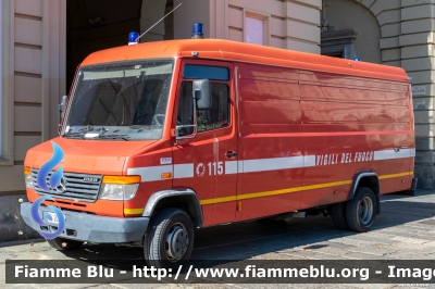 Mercedes-Benz Vario 612D
Vigili del Fuoco
Comando Provinciale di Torino
VF 20695
Parole chiave: Mercedes-Benz Vario_612D VF20695