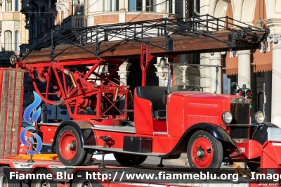 Fiat 621L
Vigili del Fuoco
Comando Provinciale di Torino
AutoScala storica allestimento Brambilla
VF 1288
Parole chiave: Fiat 621L VF1288