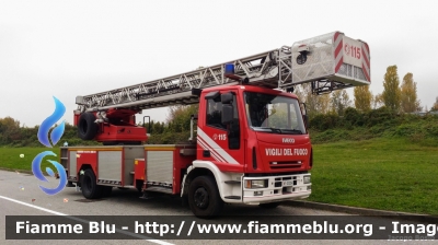 Iveco EuroFire 150E27 I serie
Vigili del Fuoco
Comando Provinciale di Torino
AutoScala allestimento Iveco-Magirus
- esemplare ricondizionato Fortini a seguito di un incidente, con mascherina della II serie -
VF 22224
Parole chiave: Iveco EuroFire_150E27_I_serie Vigili_del_Fuoco VF22224