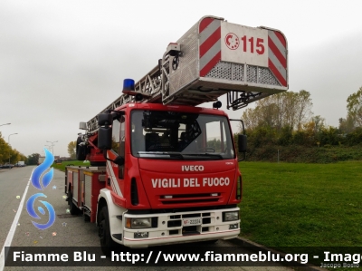 Iveco EuroFire 150E27 I serie
Vigili del Fuoco
Comando Provinciale di Torino
AutoScala allestimento Iveco-Magirus
- esemplare ricondizionato Fortini a seguito di un incidente, con mascherina della II serie -
VF 22224
Parole chiave: Iveco EuroFire_150E27_I_serie Vigili_del_Fuoco VF22224