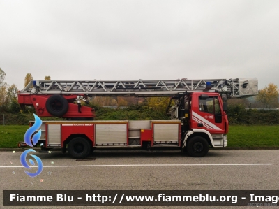 Iveco EuroFire 150E27 I serie
Vigili del Fuoco
Comando Provinciale di Torino
AutoScala allestimento Iveco-Magirus
- esemplare ricondizionato Fortini a seguito di un incidente, con mascherina della II serie -
VF 22224
Parole chiave: Iveco EuroFire_150E27_I_serie Vigili_del_Fuoco VF22224