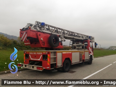 Iveco EuroFire 150E27 I serie
Vigili del Fuoco
Comando Provinciale di Torino
AutoScala allestimento Iveco-Magirus
- esemplare ricondizionato Fortini a seguito di un incidente, con mascherina della II serie -
VF 22224
Parole chiave: Iveco EuroFire_150E27_I_serie Vigili_del_Fuoco VF22224