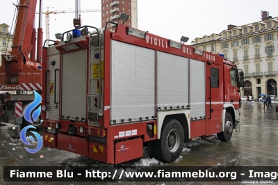 Mercedes-Benz Actros 1832 II serie
Vigili del Fuoco
Comando Provinciale di Torino
AutoPompaSerbatoio bimodale (strada-rotaia) allestimento Bai
VF24126
Santa Barbara 2017 Torino
Parole chiave: Mercedes-Benz Actros_1832_II serie VF24126 Santa_Barbara_2017