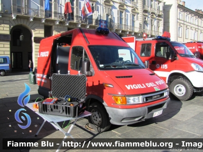 Iveco Daily III serie
Vigili del Fuoco
Comando Provinciale di Torino
Nucleo USAR
Unità per interventi speciali
VF 26057
Parole chiave: Iveco Daily_IIIserie VF26057 Santa_Barbara_VVF_2012